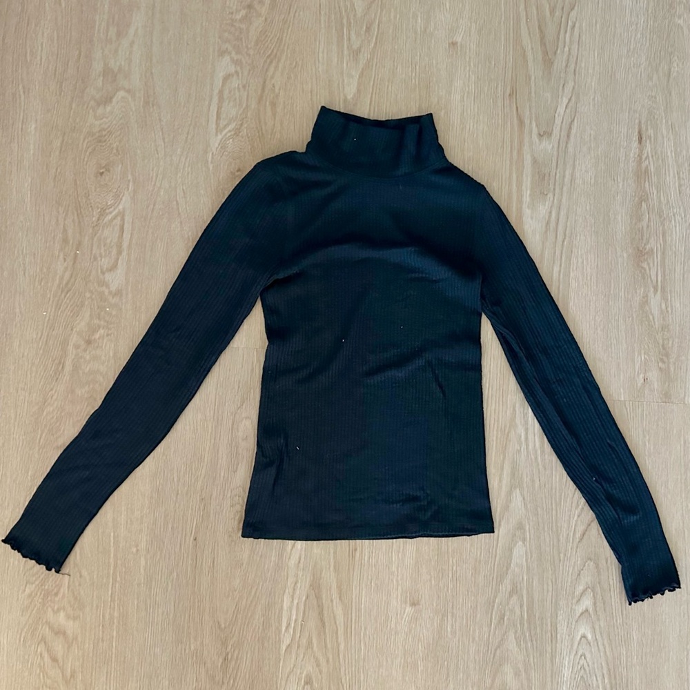 Abercrombie & Fitch Ribbed Turtleneck Top in Navy